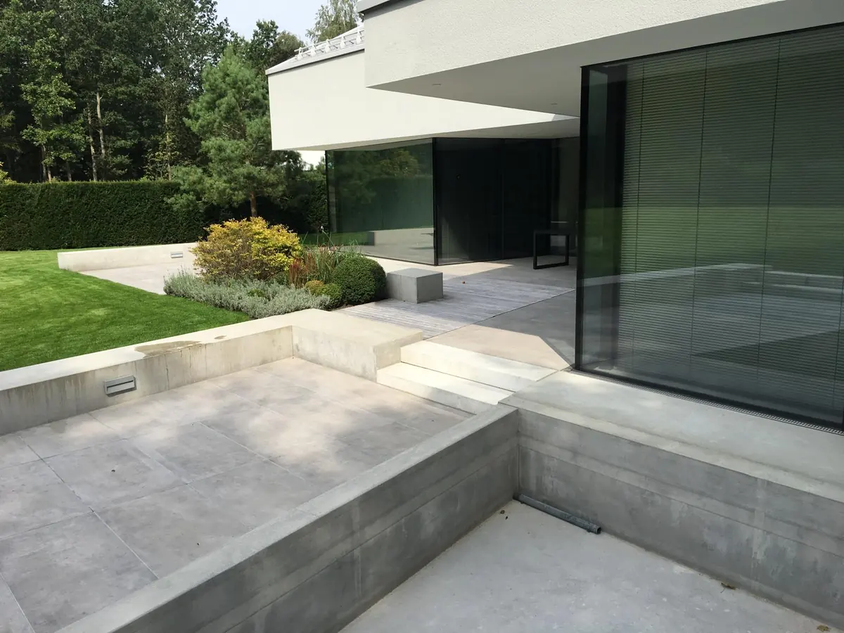 Moderne Terrassenanlage